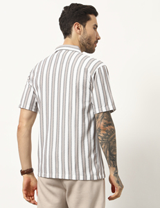 Camiseta de Manga Corta a Rayas con Cuello Alto para Hombre, Diseño Estampado, Corte Regular, Color Blanco Beige - Product Image 4