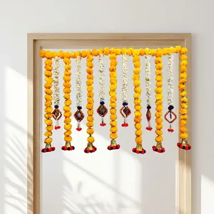 Guirnalda Tradicional de Marigold y Jazmín para Puerta con Dijes de Perlas y Diamantes, Campanas y Borlas de Pompones para Decoración Festiva del Hogar - Product Image 4