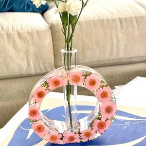 Designer Resin Flower <b>Vase</b> With Premium Glossy Finish For Luxury Wedding Decoration And Floral Display - Product Image 1