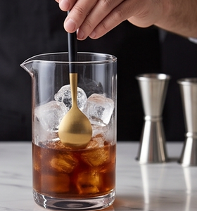 Cuillère à bar en or plaqué élégante avec manche noir, agitateur à cocktail minimaliste, outil de mélange en métal durable - Product Image 3