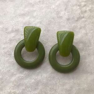 Boucles d'oreilles pendantes géométriques en résine 2026, nouveauté, bijoux tendance coréens mignons pour femmes - Product Image 1