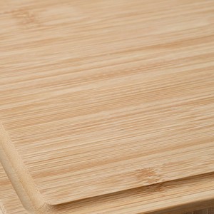 Planche à découper carrée en bois gravée au laser avec guide pour tranches de pizza, idéale pour restaurants, fabrication OEM au Vietnam - Product Image 3