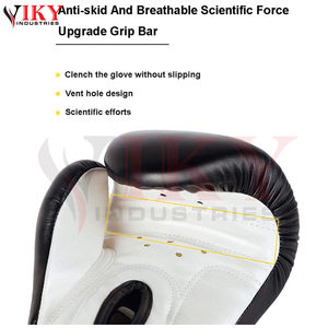 Gants de boxe en cuir artificiel noir et blanc avec logo personnalisé, ajustement ergonomique, rembourrage en mousse multi-couches absorbant les chocs - Product Image 3