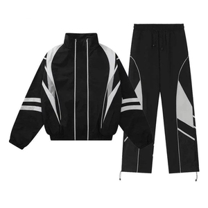 Ensemble de survêtement de sport haut de gamme respirant pour la course, le jogging, la gym et le streetwear décontracté, personnalisable avec logo - Product Image 1