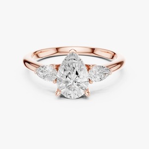 Anillo de Compromiso de Oro Amarillo de 9K con Diamante Cultivado en Laboratorio de Corte Pera de 2CT y Tres Piedras, Joyería Nupcial Personalizada al por Mayor - Product Image 3