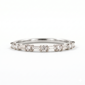 Bague de fiançailles en or massif 10K 14K 18K avec diamants de laboratoire taille baguette et ronds, couleur DEF, clarté VS VVS, certifiée IGI, bague éternité - Product Image 4