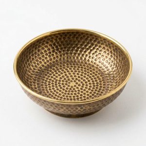 Décoration de table de mariage, bol martelé en laiton antique fait main de 11 cm pour porte-alliances ou décoration intérieure, India WB Inc - Product Image 3