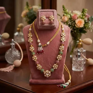 Ensemble de collier et boucles d'oreilles de qualité supérieure plaqué or Radiant, style Polki Kundan, pour collection de mariage, pour femmes - Product Image 1