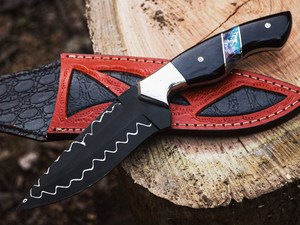 Couteau Bowie DIY OEM fait main de 15 pouces, lame en acier au carbone avec revêtement noir au poudre et lignes blanches, manche en corne avec étui en cuir - Product Image 1