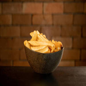 Frites en bâtonnets surgelées OEM de qualité supérieure, faibles en gras, à base de patate douce, pour usage en restauration, qualité export, coupes droites, croustillantes et dorées pour la restauration rapide - Product Image 1