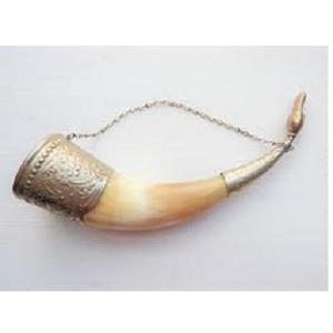 Cuernos Grandes Hechos a Mano, Artesanía Natural Ecológica de Animales para Regalos Empresariales, Cuernos para Beber al por Mayor con Soporte Metálico, de la India, en Venta - Product Image 1