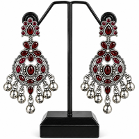 Direct usine Boucles d'oreilles tendance style lustre, plaqué argent antique, avec cristal rouge taille poire serti clos, pour femme, mariage, vente en gros