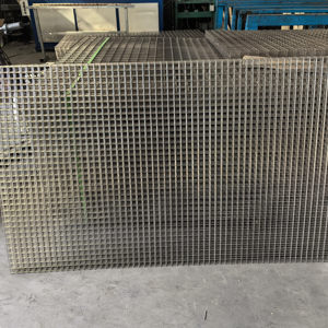 Low Price High Quality Farm and Field <strong>Galvanized</strong> Steel <strong>Welded</strong> <strong>Wire</strong> Mesh Fence - Product Image 5