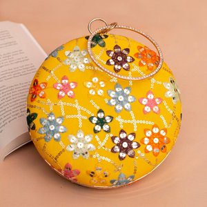 Bolso de mano Artklim con bordado de lentejuelas y hilo multicolor sobre base amarilla - Product Image 4