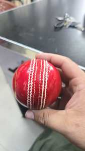 Pelota de Cricket Dura de Alta Calidad Personalizable TRI Nueva - Product Image 1