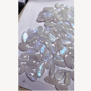 87 Piezas de Circonita Blanca Natural de 15mm y 30mm, Altamente Pulida, en Forma Ovalada, de Pera y Octagonal, 1070 Quilates, Gemas en Venta por US$214 - Product Image 1