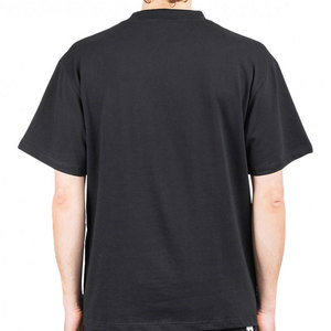 T-shirt oversize élégant pour homme, coupe décontractée, matière en coton doux, idéal pour un usage quotidien, streetwear, look tendance et confort. - Product Image 3
