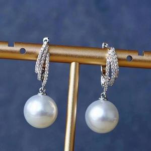 Boucles d'oreilles en perles d'eau douce de style français, luxe léger, tendance, rondes, légèrement imparfaites, bijoux - Product Image 2