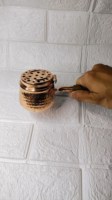 Brûleur d'encens Bakhoor décoratif haut de gamme au design martelé pour les intérieurs religieux arabes, écologique et durable, couleur cuivre