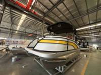 Bateau de patrouille sportif en aluminium de 19 pieds avec moteur hors-bord pour la pêche en famille, les excursions et les divertissements aquatiques
