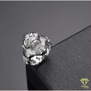 แหวนผู้ชายลายสัตว์ดุร้ายสไตล์โบราณสีเงิน สำหรับแบรนด์เครื่องประดับและผู้ค้าปลีก - Product Image 2