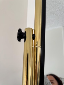 Espejo de pie moderno con marco dorado y base, elegante espejo de suelo ideal para dormitorio, sala de estar y decoración de interiores, procedente de la India. - Product Image 6