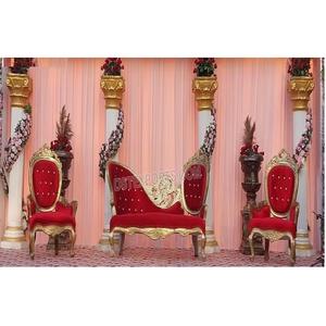 Canapé et chaises de mariage élégants en rouge et or, style français, ensemble de canapés de scène de mariage indien, canapés de mariage rouge et or indiens, fiji - Product Image 1