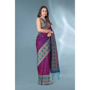 Sari de Seda Paithani con Lunares Morados y Blusa Sin Costuras con Contraste Tejido con Hilo Zari para Vestir de Noche - Product Image 4