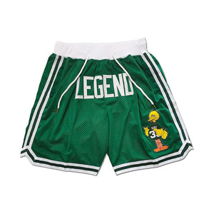 Shorts de basket rétro verts en mesh à séchage rapide avec poches - Product Image 1