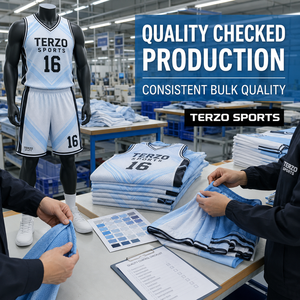 Kit de basketball bleu glace nouvelle génération avec short en maille respirante pour équipes de club, d'école et d'académie - Product Image 4