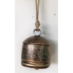 Wholesale Hand-Painted Iron <b>Cow</b> <b>Bell</b> Christmas Hanging Ornament Rustic Metal Floral Wind Chime with Jute Rope For Holiday Home - Product Image 4