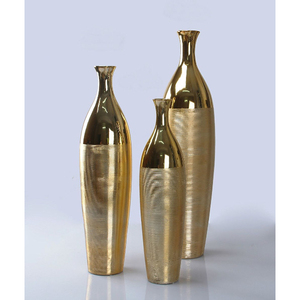 Vase en laiton glamour fait main, finition dorée, forme personnalisée, vase à fleurs de table pour la décoration de la maison, des mariages et des salons - Product Image 6
