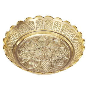 Assiette décorative dorée pour Pooja avec motif floral gravé, idéale pour les festivals de culte hindou, les cérémonies religieuses et la maison - Product Image 3