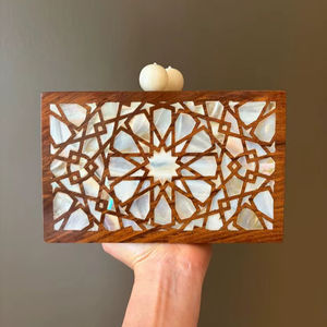 Bolso de mano de madera con incrustaciones de nácar – Diseño artesanal – Elegante bolso de noche para novias y fiestas – Logotipo personalizado - Product Image 1