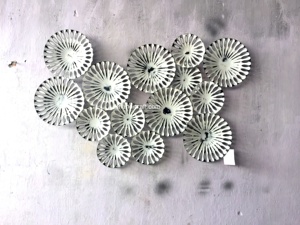 Escultura de Pared de Metal Hecha a Mano con Borde Dorado de Acero Inoxidable de Alta Demanda, 100 cm, Diseño Floral, Decoración del Hogar - Product Image 2