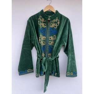 Veste kimono en velours brodé élégante de haute qualité, respirante, réversible, robe Suzani, manteau d'hiver, cadeau festif pour femmes - Product Image 3