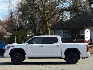 Camionnette hybride Tundra TRD 4x4 à cabine double, modèle 2023, d'occasion, taille pleine - Product Image 1