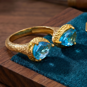 El Joyero Bague Art Déco en Topaze Bleue, double taille poire, plaqué or 18 carats, réglable, pierre de naissance de décembre, cadeau - Product Image 1
