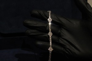 Unique Design Sparkling Moissanite Tennis Bracelet for Women for Birthday Anniversary Valentine and Wedding Gift For Sale - Product Image 5
