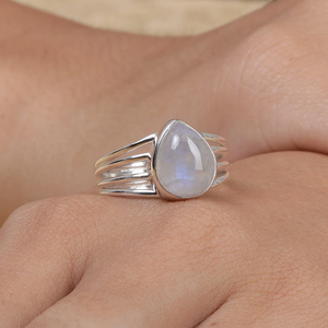 Bague en pierre de lune naturelle, bijoux en pierres précieuses faits à la main, bague bohème délicate, cadeau unique pour filles et femmes - Product Image 5