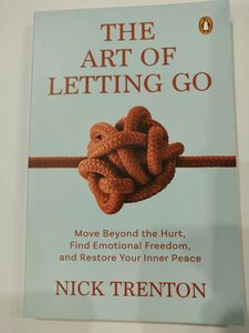 El arte de soltar lo que no se puede controlar, de Nick Trenton, guía de Mindfulness y crecimiento personal en formato de bolsillo - Product Image 5
