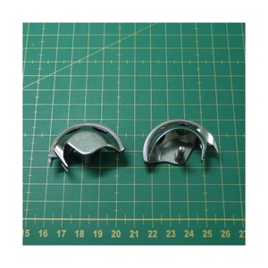 395712-55 crochet de navette PIÈCES DE MACHINE À COUDRE DOMESTIQUE POUR SINGER - Product Image 1