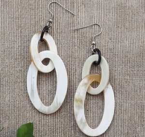 Pendientes Geométricos de Cuerno de Búfalo, Ecológicos, Hechos a Mano, con Patrón de Caparazón de Tortuga, Diseño Moderno Pulido, Artesanía Natural para Bodas - Product Image 6