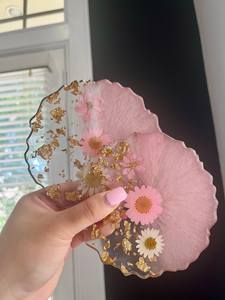 แผ่นรองแก้วเรซิ่นลายดอกไม้สวยงาม ดีไซน์เชอร์รี่เดซี่ ทนความร้อน โปร่งใส - Product Image 3