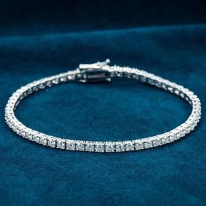 Pulsera de tenis de moissanita de lujo, joyería llamativa con engaste de puntas, plata de ley 925 chapada en oro blanco, corte brillante - Product Image 1