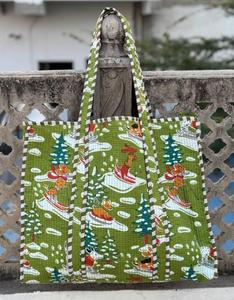 Elegante bolso de hombro acolchado de algodón estampado para mujer: combinación perfecta de comodidad y glamour - Product Image 1