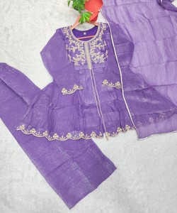 Conjunto de Top, Pantalón Palazzo y Dupatta con Bordado de Seda Moderno y Texturizado, Ropa Étnica para Fiestas, Precio al por Mayor, Color Morado - Product Image 2