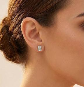 Boucles d'oreilles clous en diamant radiant de laboratoire de 4,00 carats, or 14 carats, certifiées IGI, bijoux pour femme pour anniversaire, fête, mariage - Product Image 2