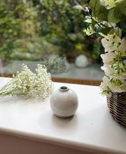 Encantador Florero Redondo de Cerámica con Esmalte Suave de Tono Neutro, Diseño Moderno de Perfil Bajo, Perfecto para Decoración Minimalista del Hogar - Product Image 2