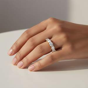 Anillo de compromiso y boda con diamante cultivado en laboratorio de corte brillante ovalado de 3.00 CTW, chapado en oro de 10K, certificado IGI, ideal para aniversario. - Product Image 6